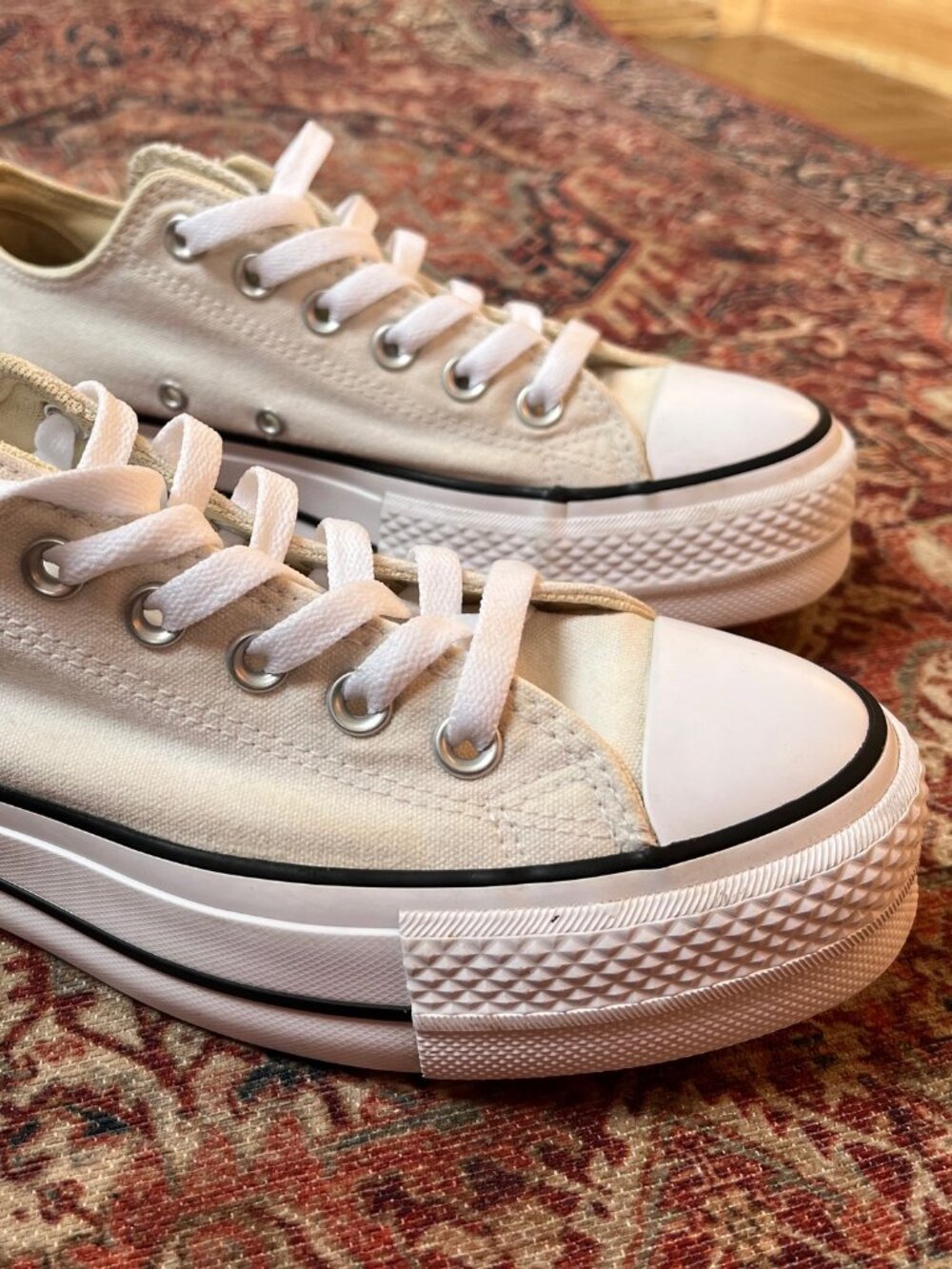EUC Converse Women's Chuck Taylor All Star Lift Low-Top Platform Sneakers
